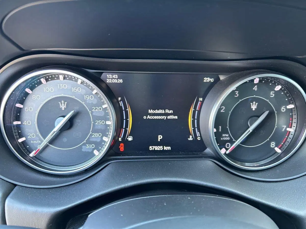 Maserati Levante usata a Milano (12)