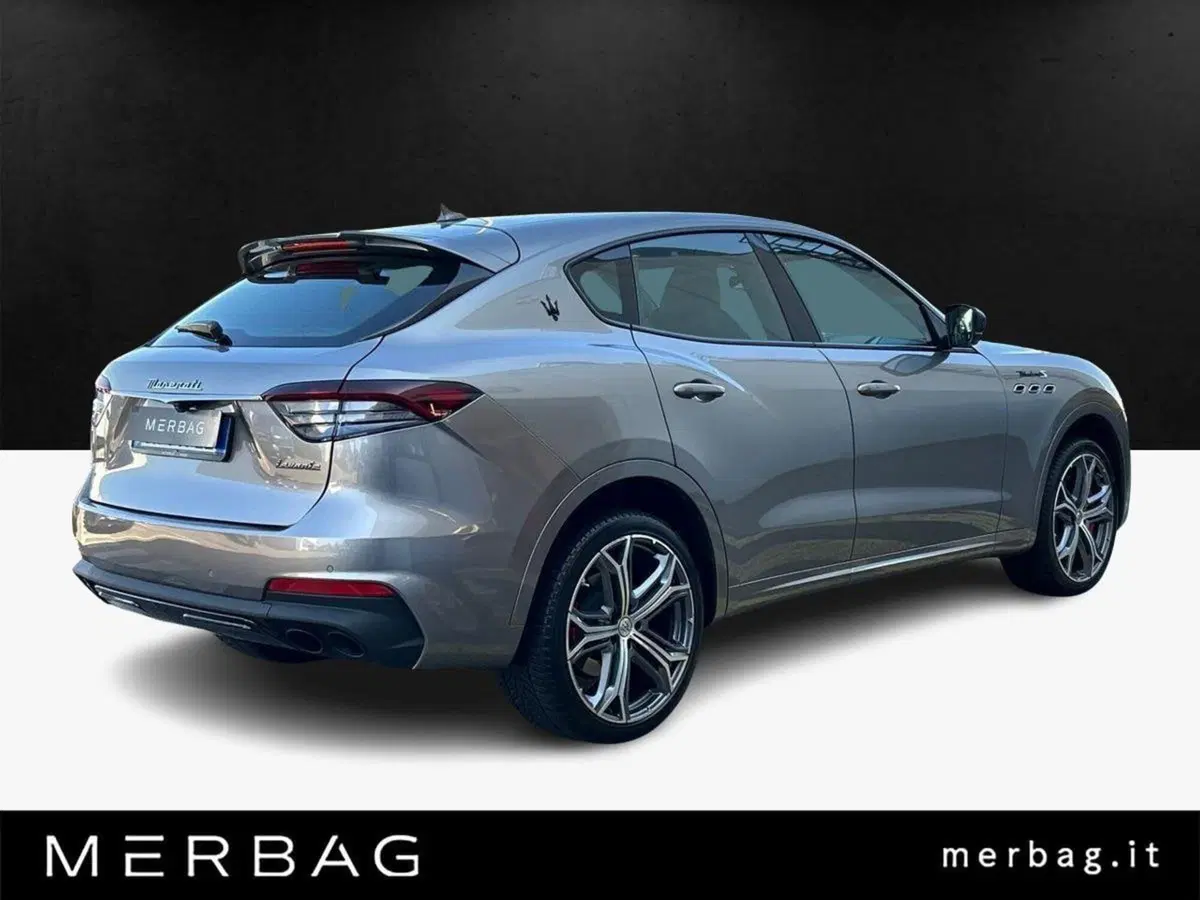 Maserati Levante usata a Milano (2)