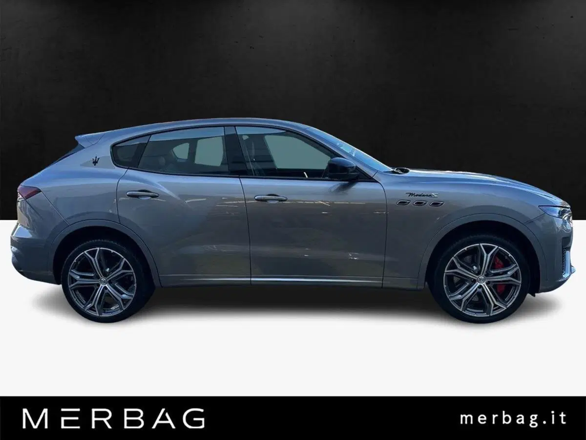 Maserati Levante usata a Milano (5)