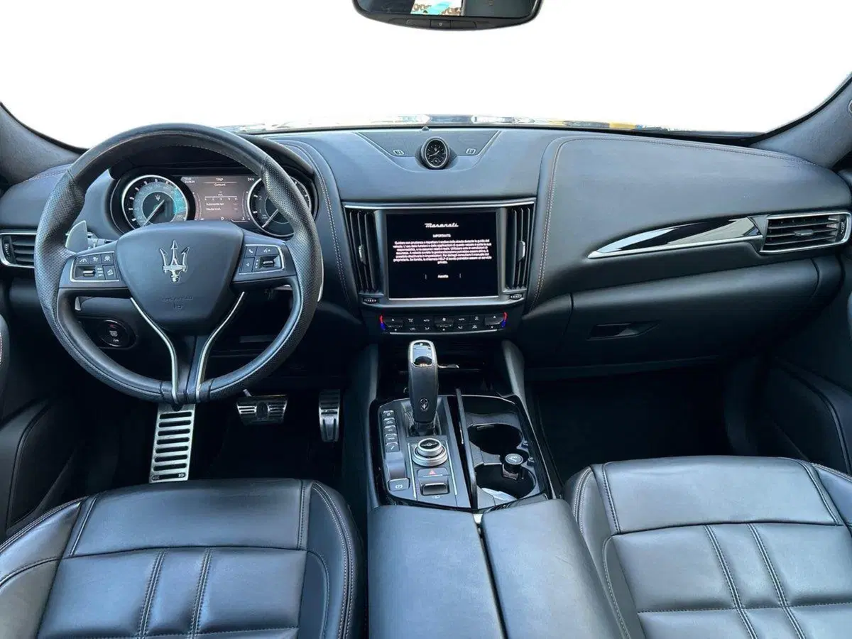 Maserati Levante usata a Milano (8)