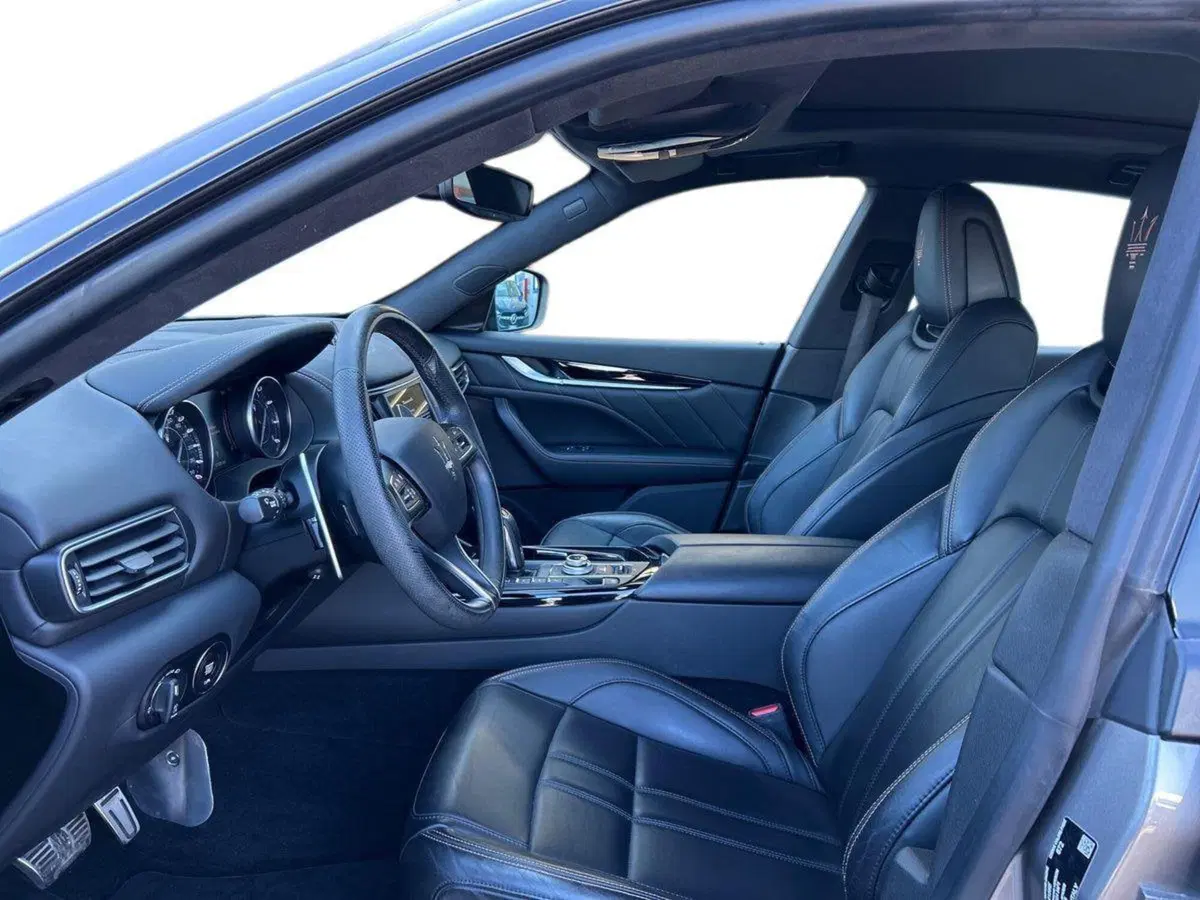 Maserati Levante usata a Milano (9)
