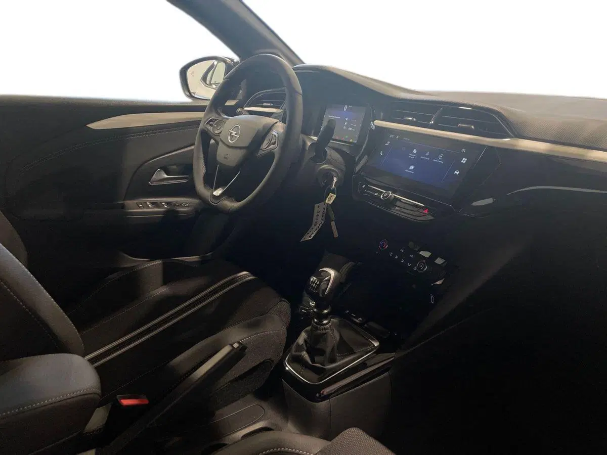 Opel Corsa nuova a Salerno (15)