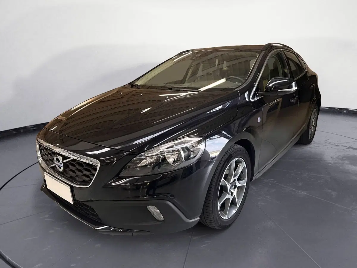 Volvo V40 Cross Country usata a Cuneo