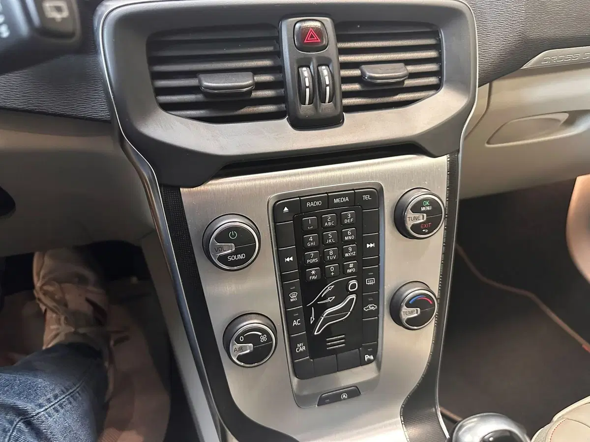 Volvo V40 Cross Country usata a Cuneo (11)
