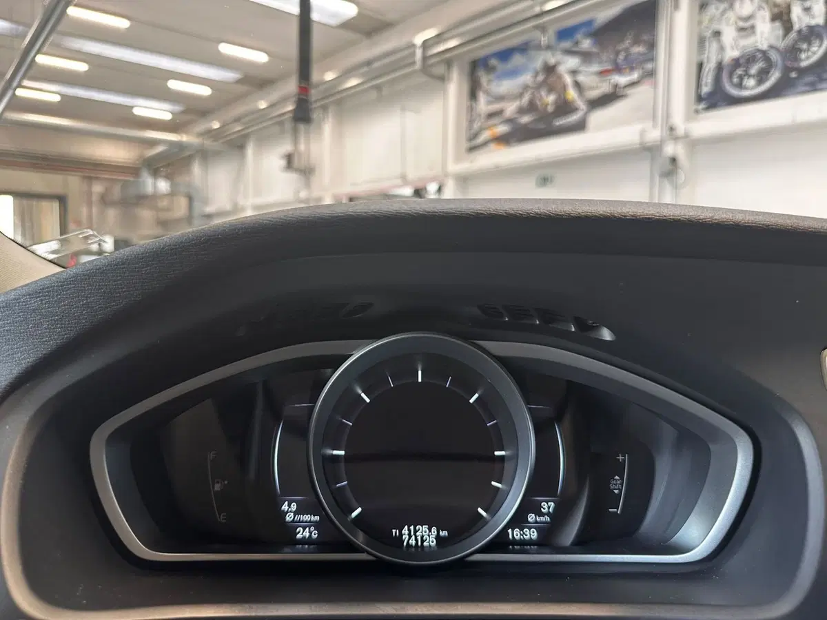 Volvo V40 Cross Country usata a Cuneo (14)