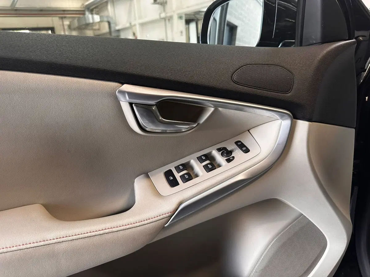 Volvo V40 Cross Country usata a Cuneo (17)