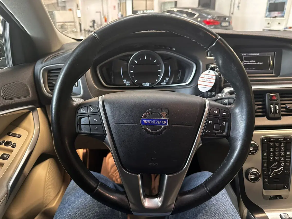 Volvo V40 Cross Country usata a Cuneo (18)