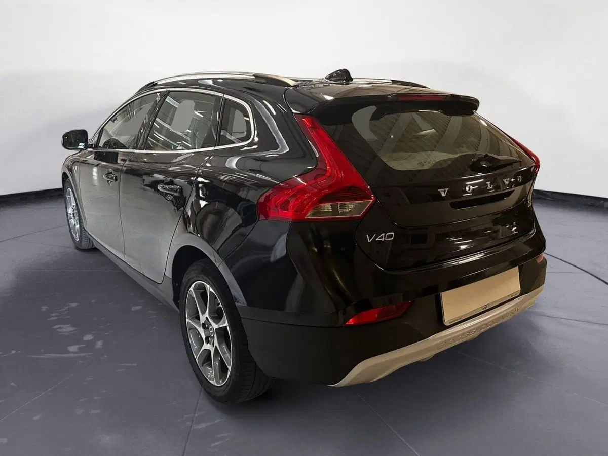 Volvo V40 Cross Country usata a Cuneo (4)