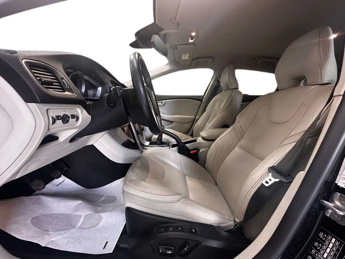 Volvo V40 Cross Country usata a Cuneo (6)