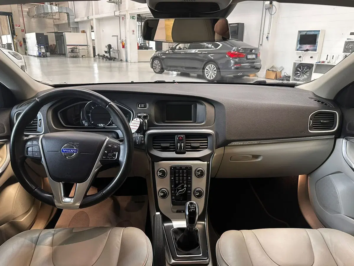 Volvo V40 Cross Country usata a Cuneo (8)