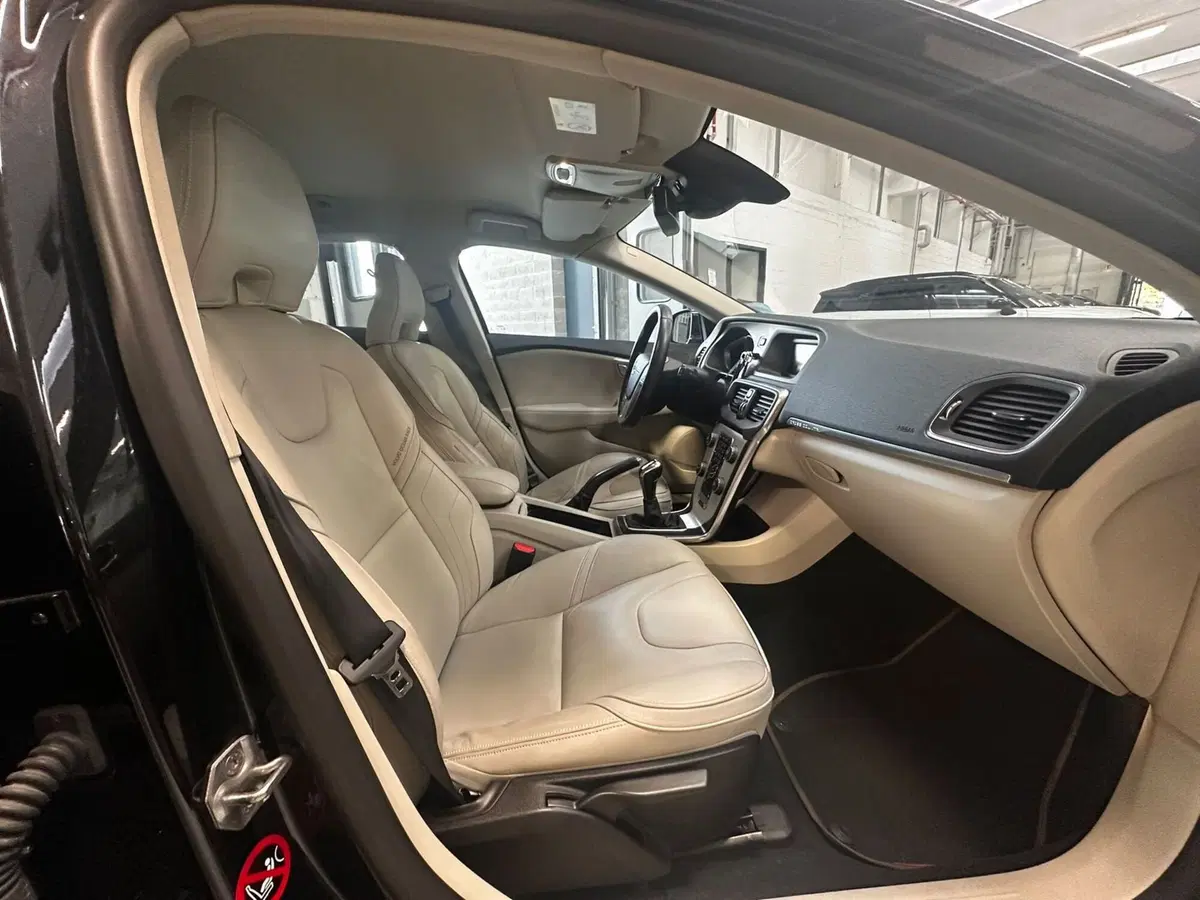 Volvo V40 Cross Country usata a Cuneo (9)
