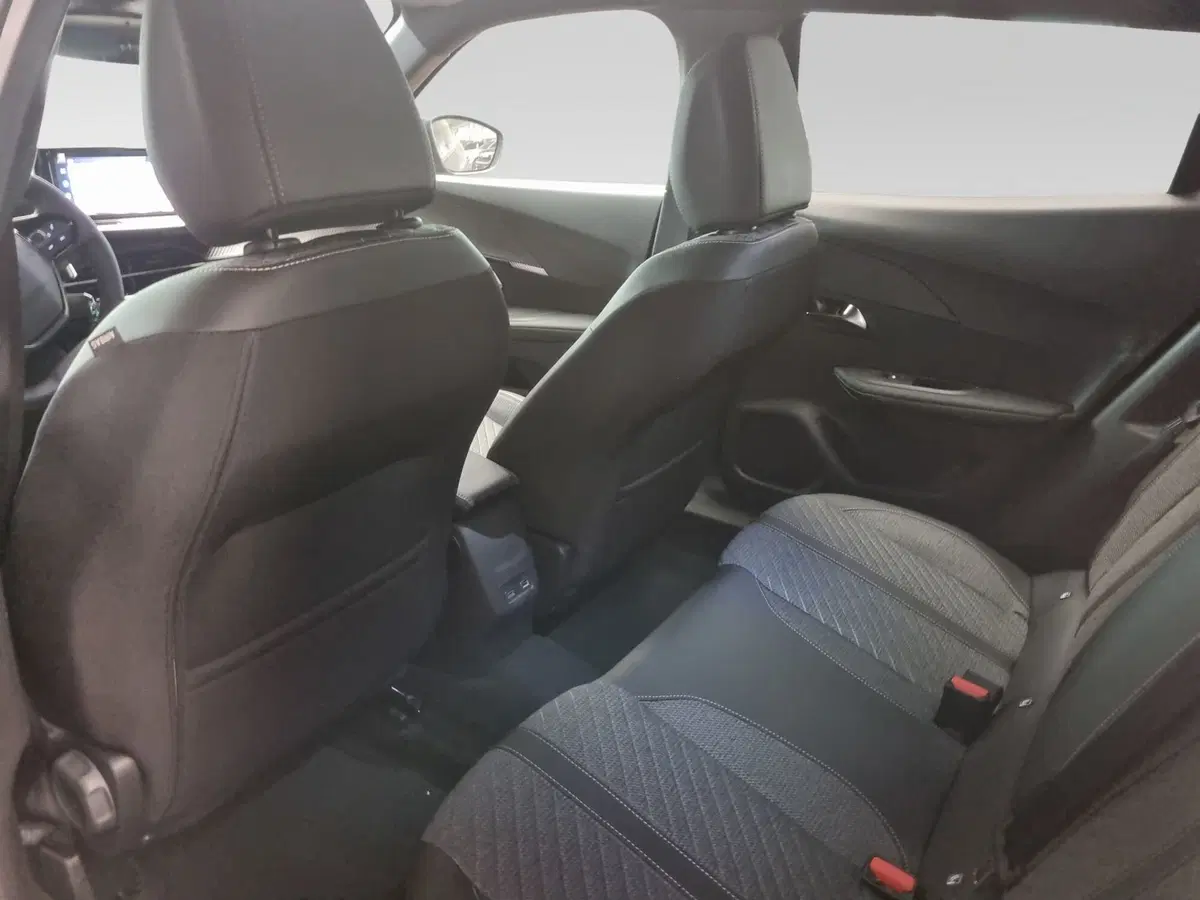 Peugeot 2008 nuova a Varese (14)