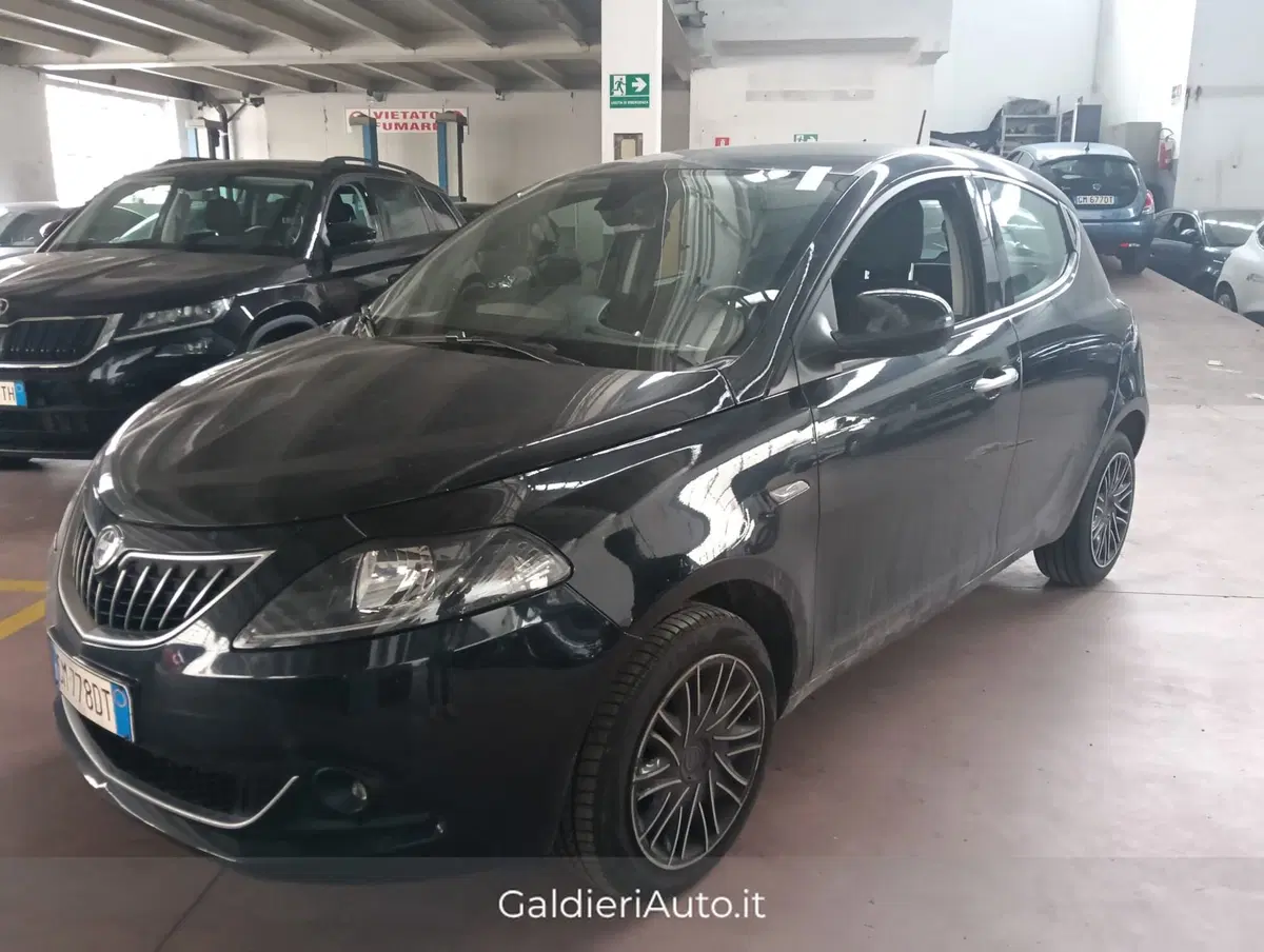Lancia Ypsilon usata a Salerno