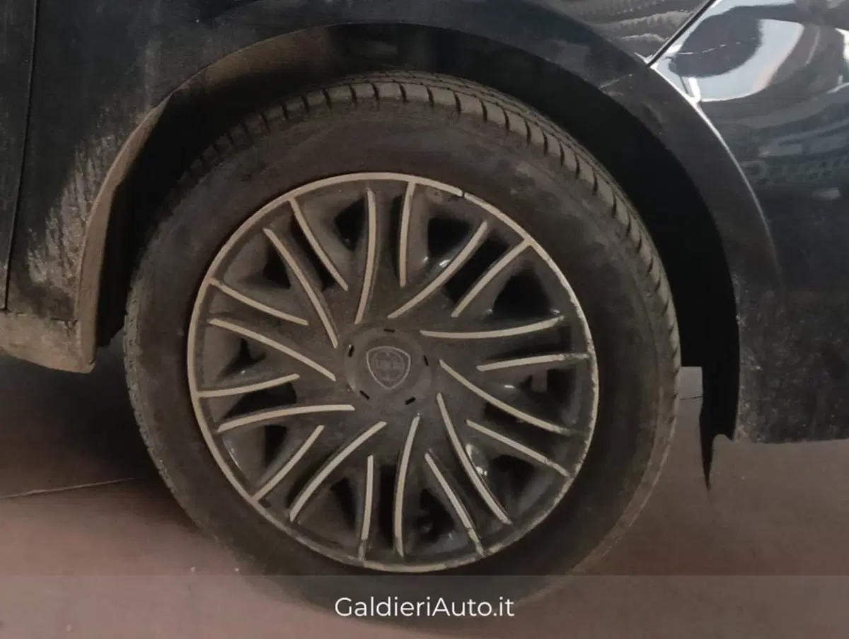 Lancia Ypsilon usata a Salerno (10)