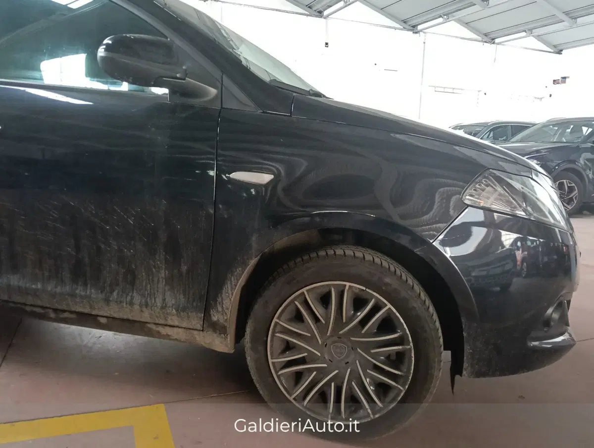 Lancia Ypsilon usata a Salerno (12)