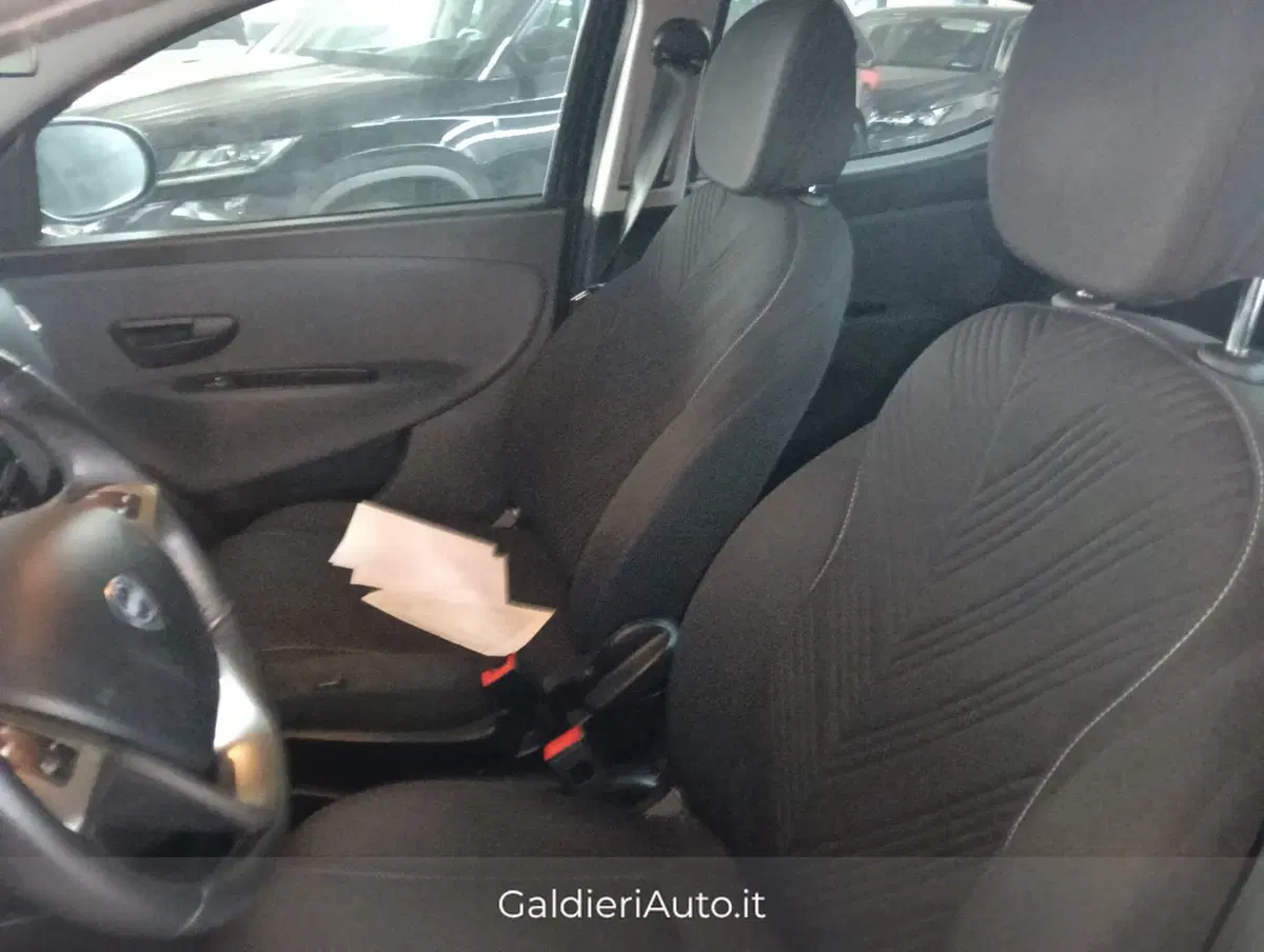 Lancia Ypsilon usata a Salerno (15)