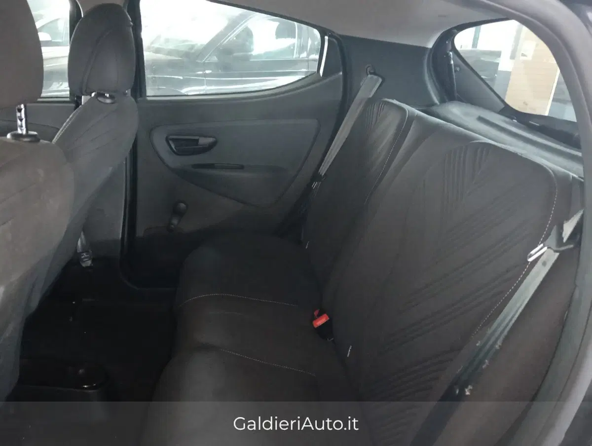 Lancia Ypsilon usata a Salerno (16)