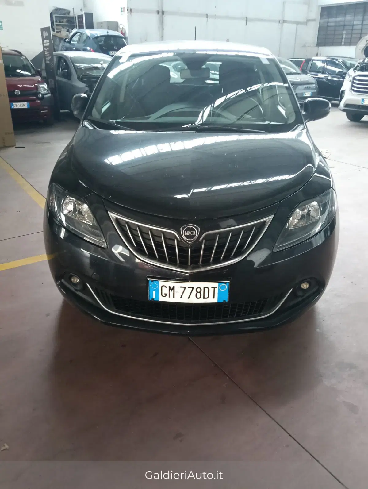 Lancia Ypsilon usata a Salerno (3)