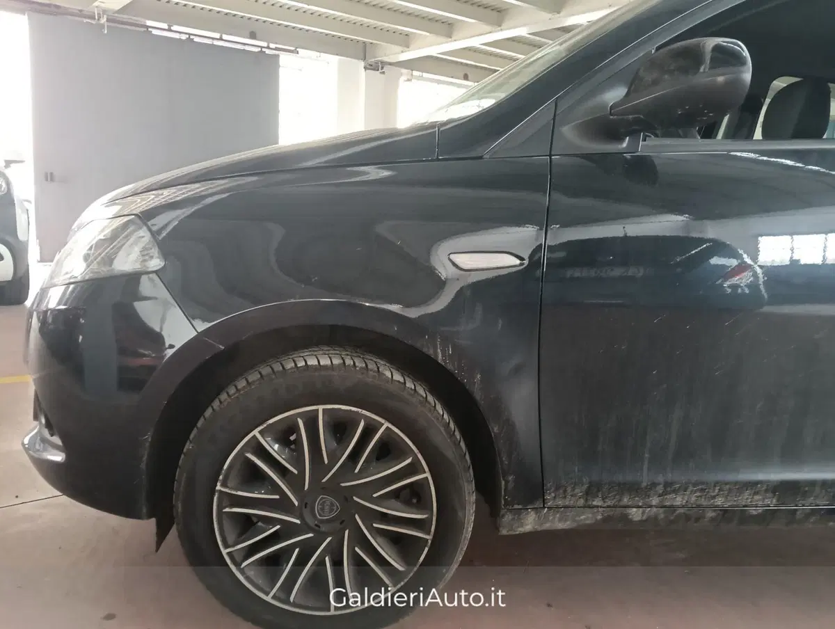 Lancia Ypsilon usata a Salerno (4)