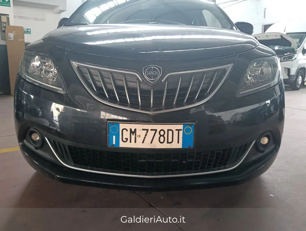 Lancia Ypsilon usata a Salerno (5)