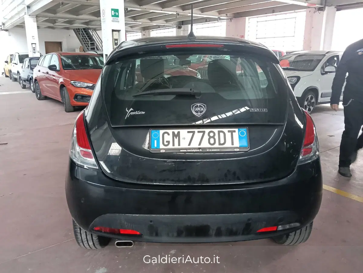 Lancia Ypsilon usata a Salerno (6)