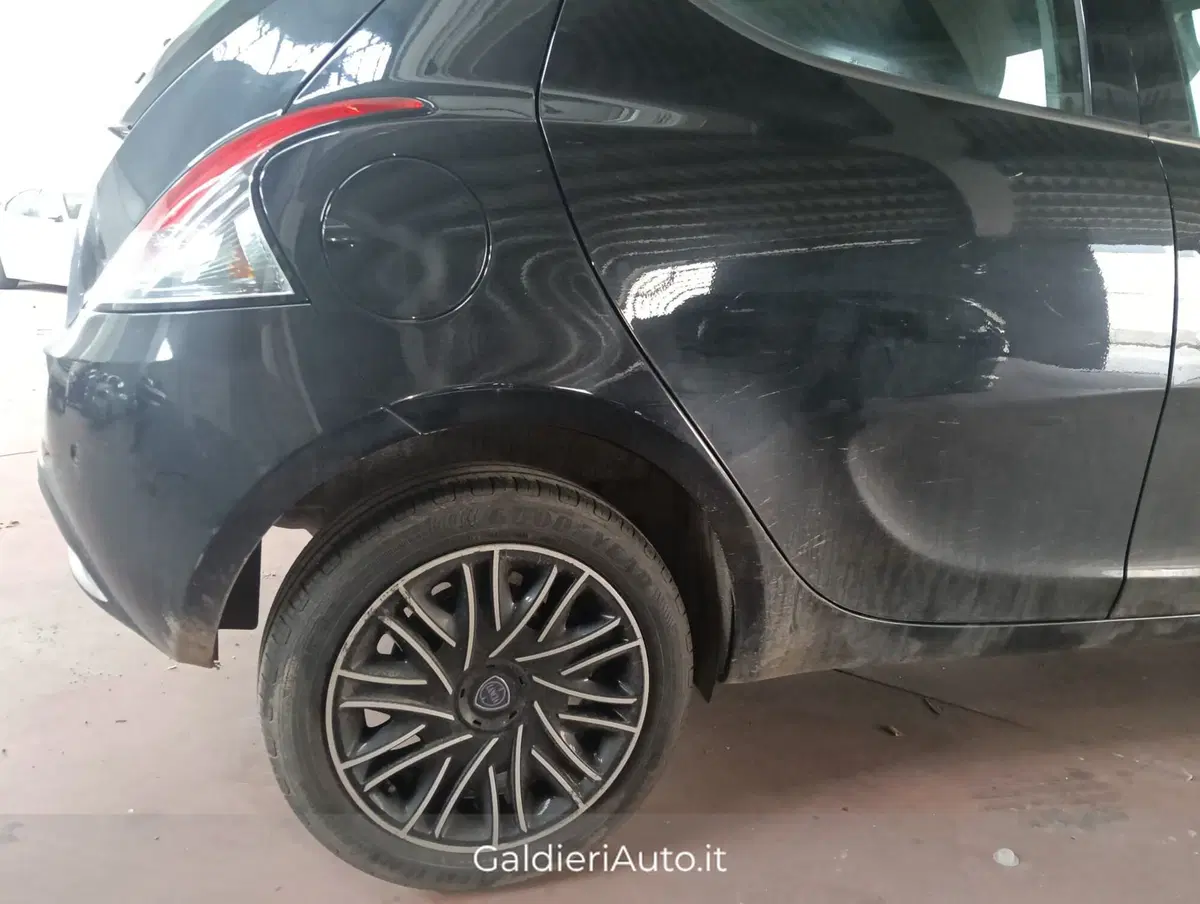 Lancia Ypsilon usata a Salerno (7)