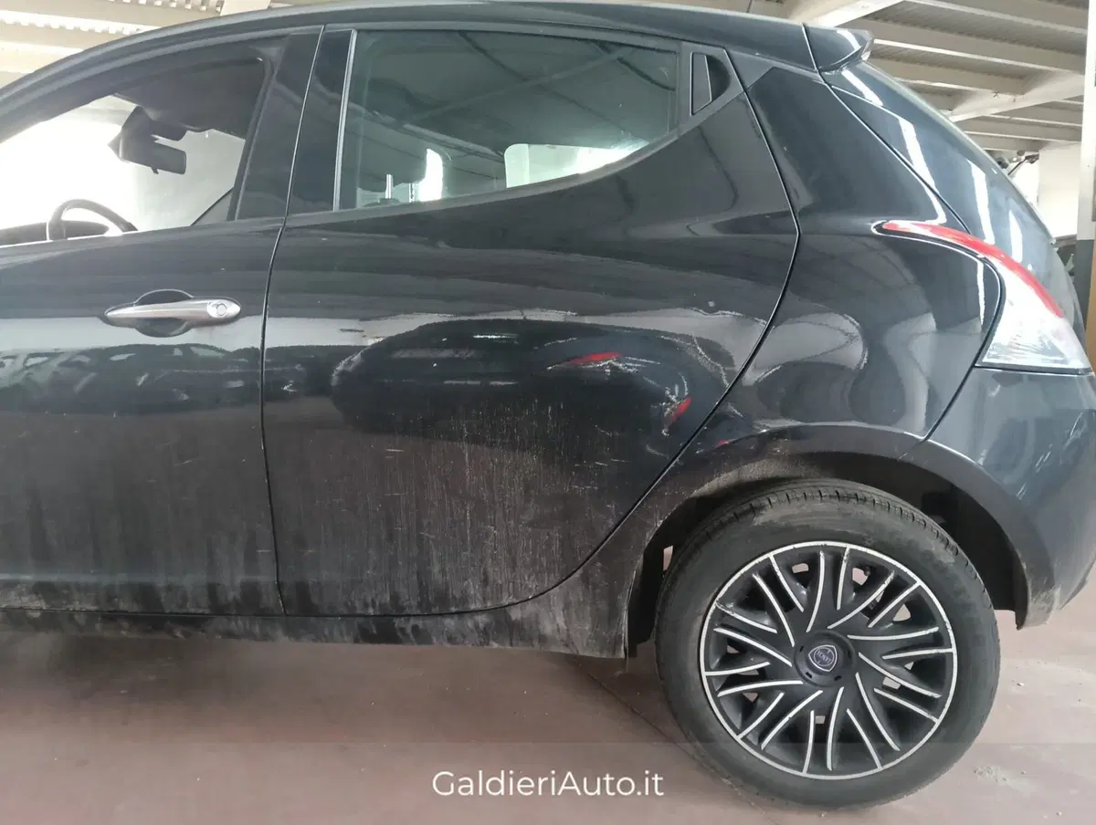 Lancia Ypsilon usata a Salerno (8)