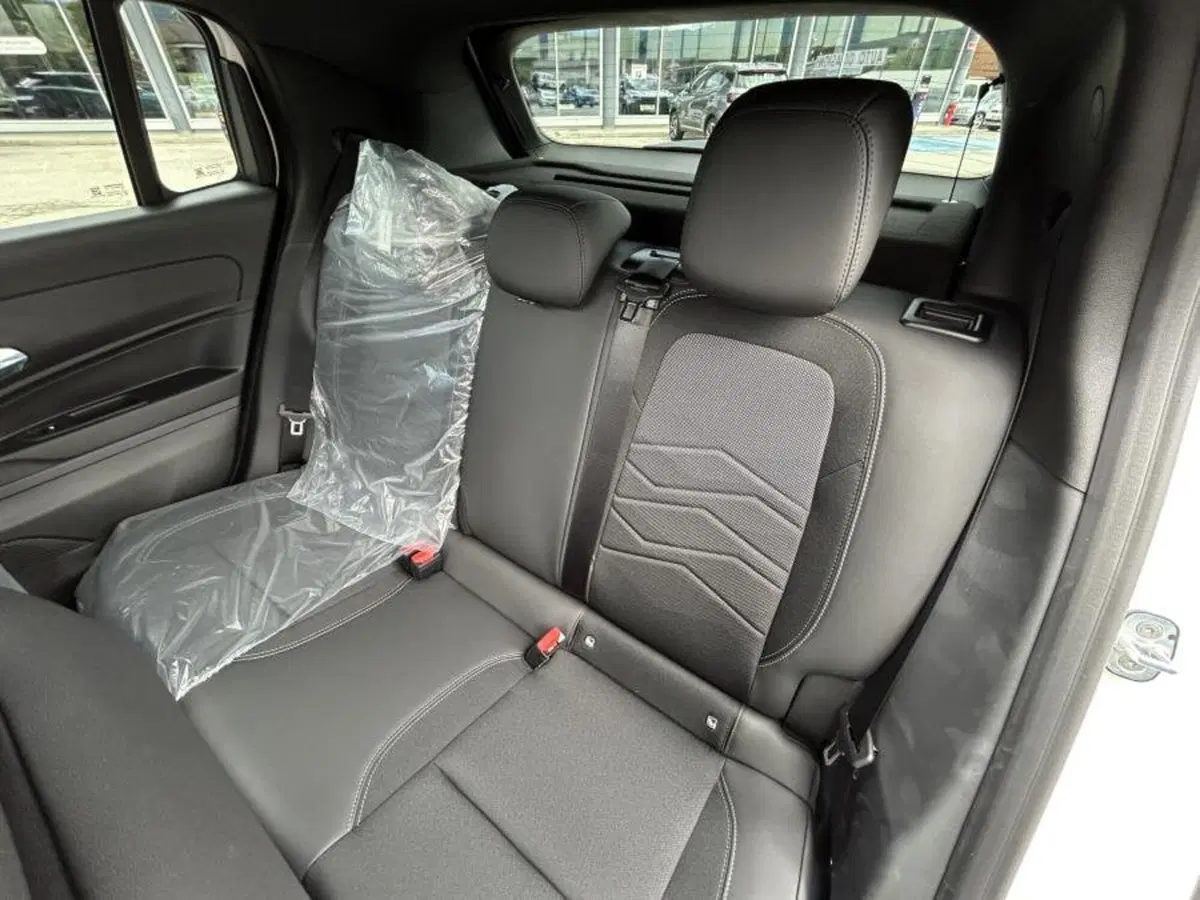 Jeep Avenger nuova a Cuneo (9)