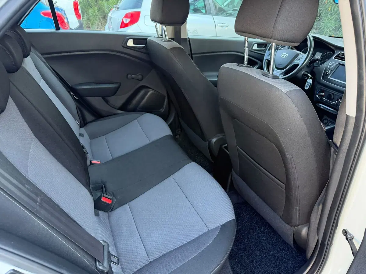 Hyundai i20 usata a Massa-Carrara (14)