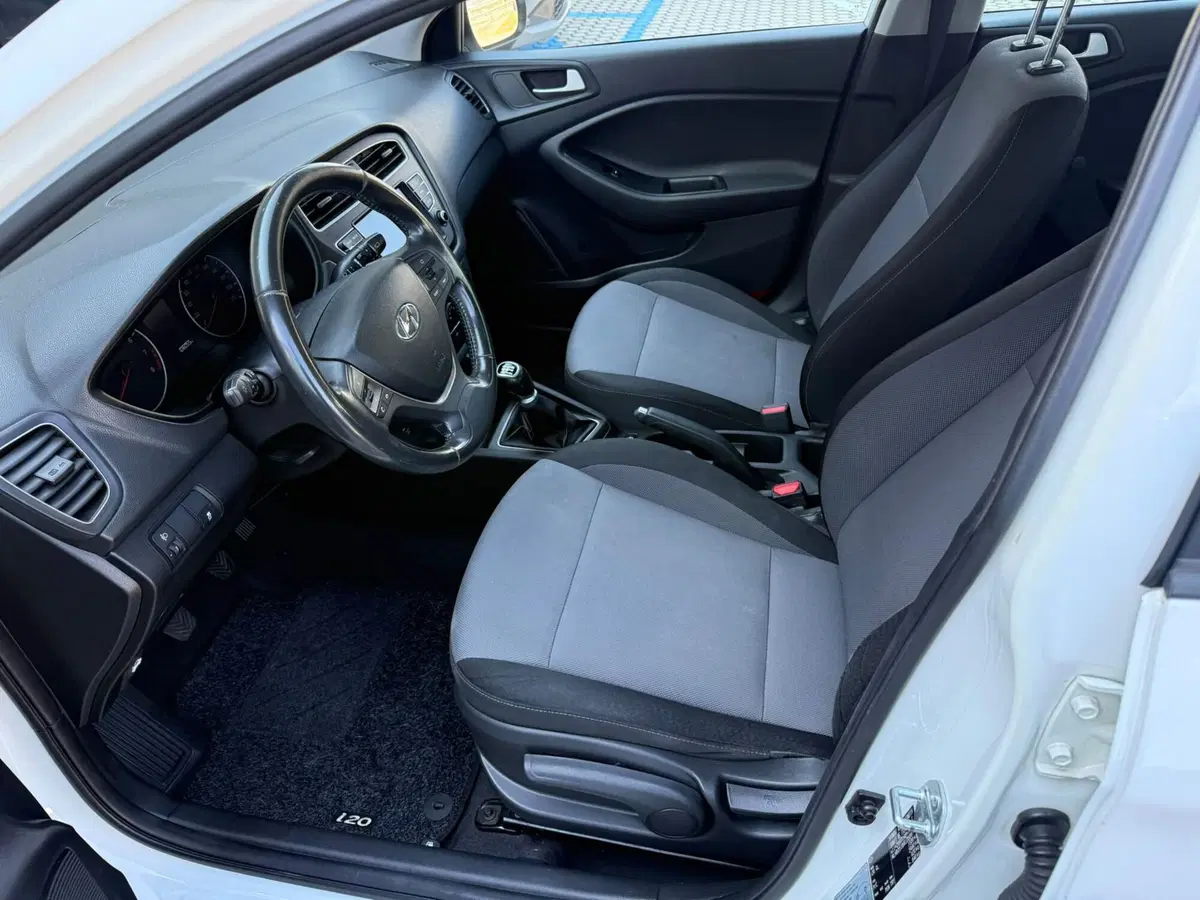 Hyundai i20 usata a Massa-Carrara (15)