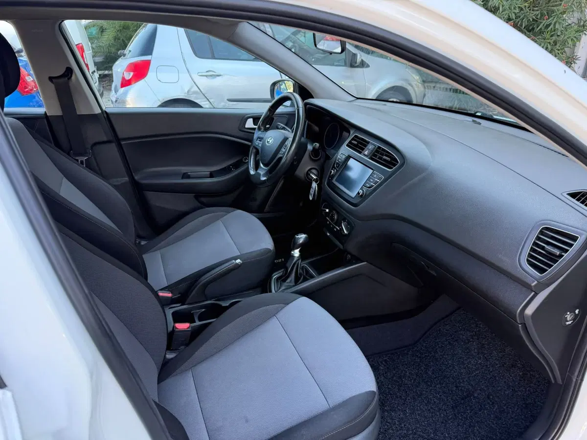 Hyundai i20 usata a Massa-Carrara (5)