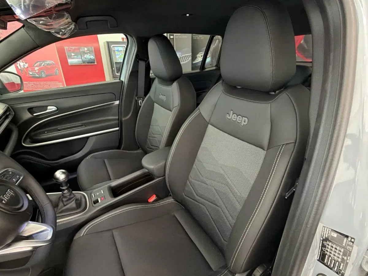 Jeep Avenger nuova a Palermo (11)
