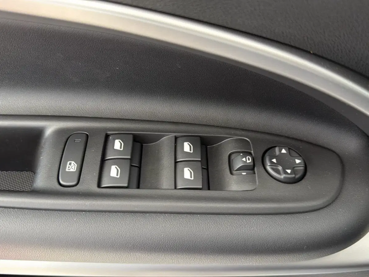 Jeep Avenger nuova a Palermo (12)