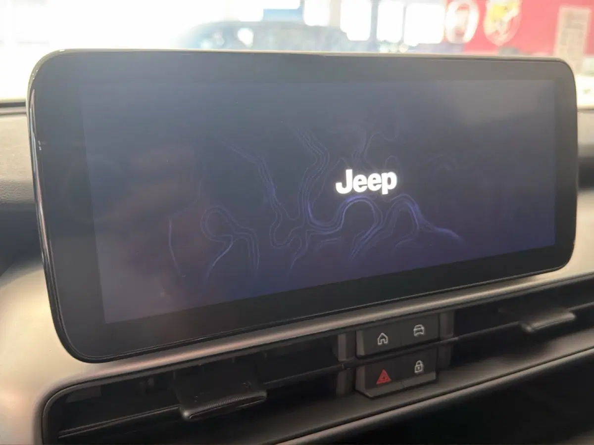 Jeep Avenger nuova a Palermo (13)