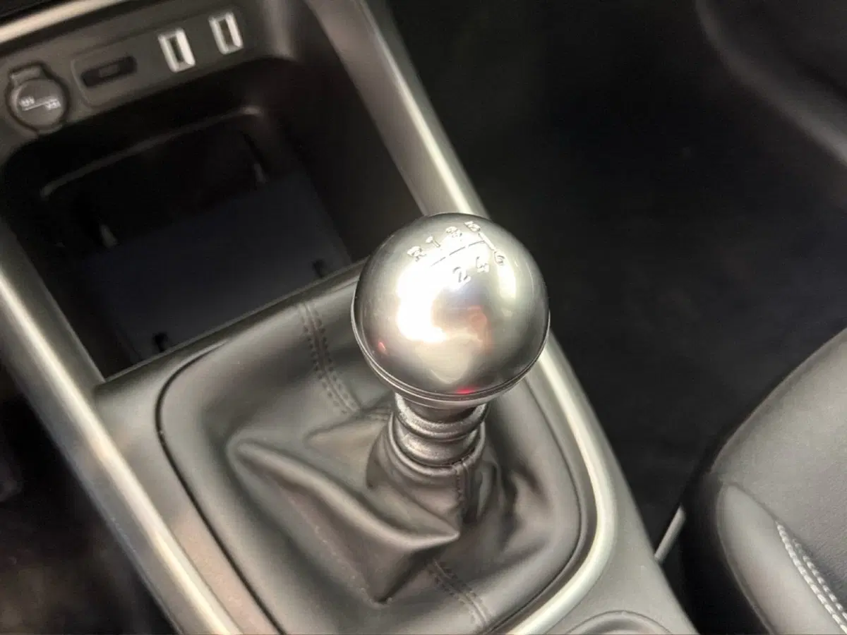 Jeep Avenger nuova a Palermo (15)