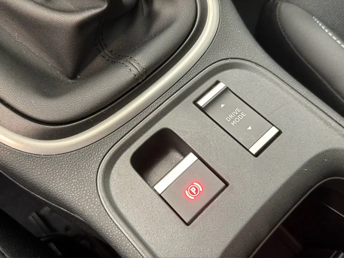 Jeep Avenger nuova a Palermo (16)