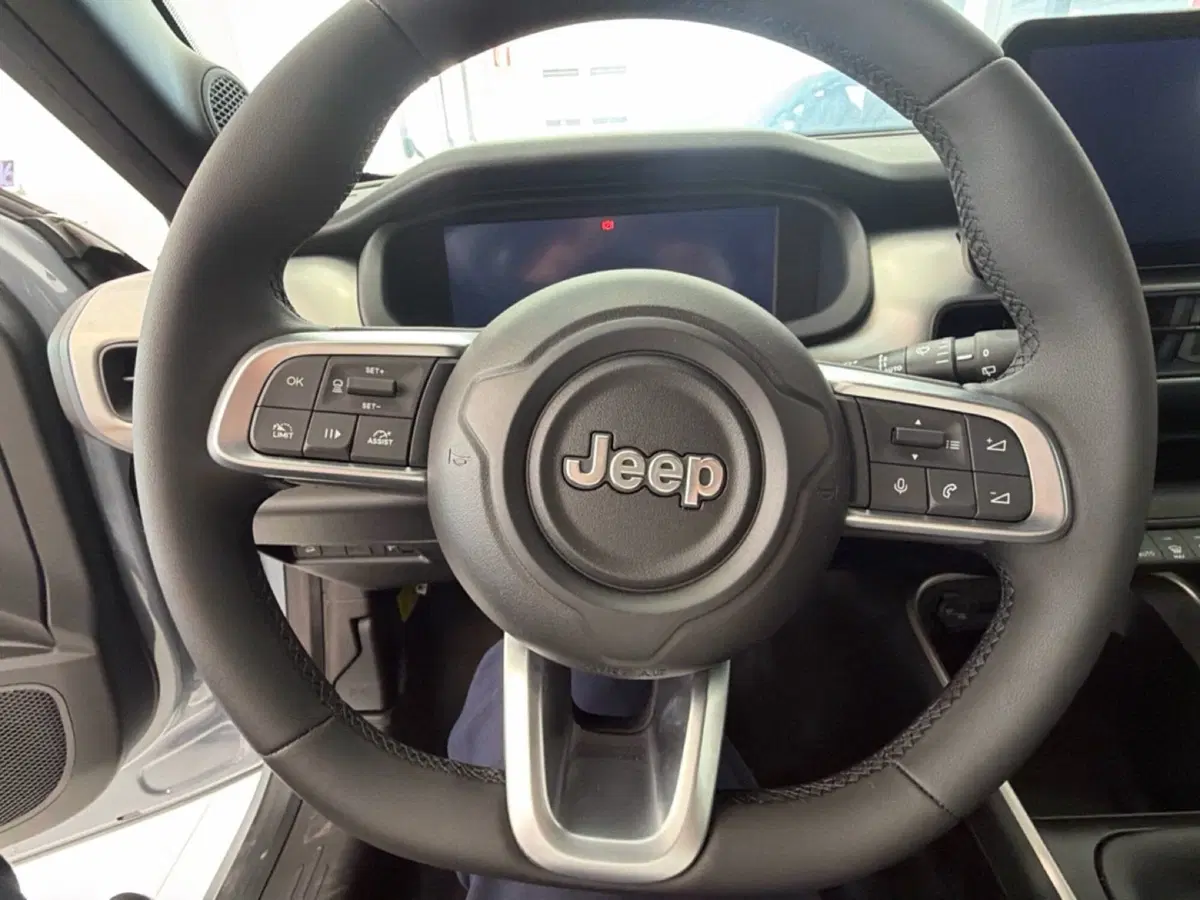 Jeep Avenger nuova a Palermo (17)
