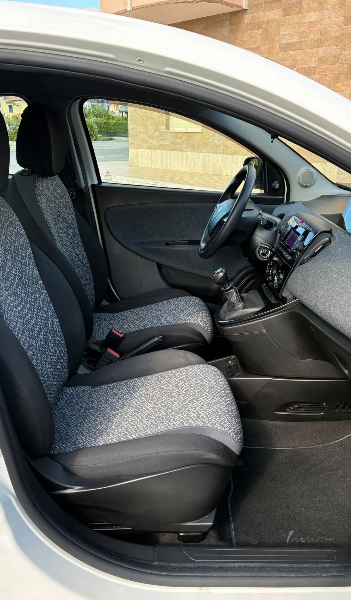 Lancia Ypsilon usata a Frosinone (12)