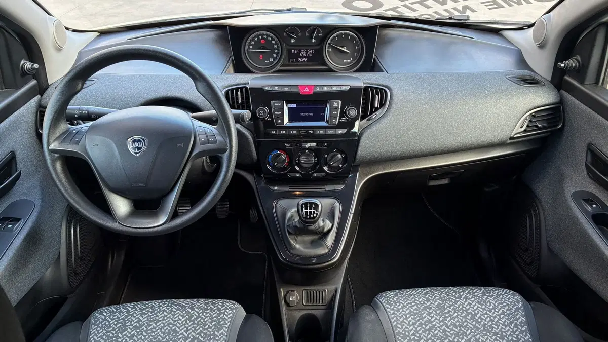 Lancia Ypsilon usata a Frosinone (14)