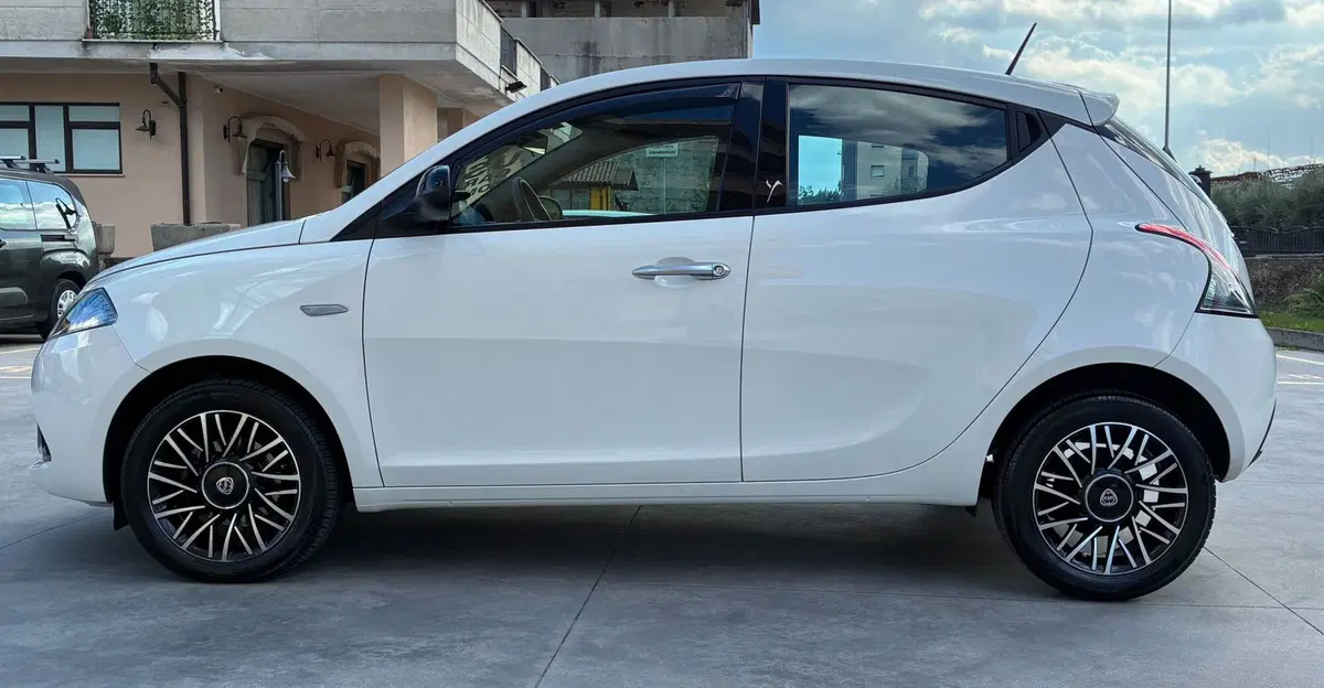 Lancia Ypsilon usata a Frosinone (3)