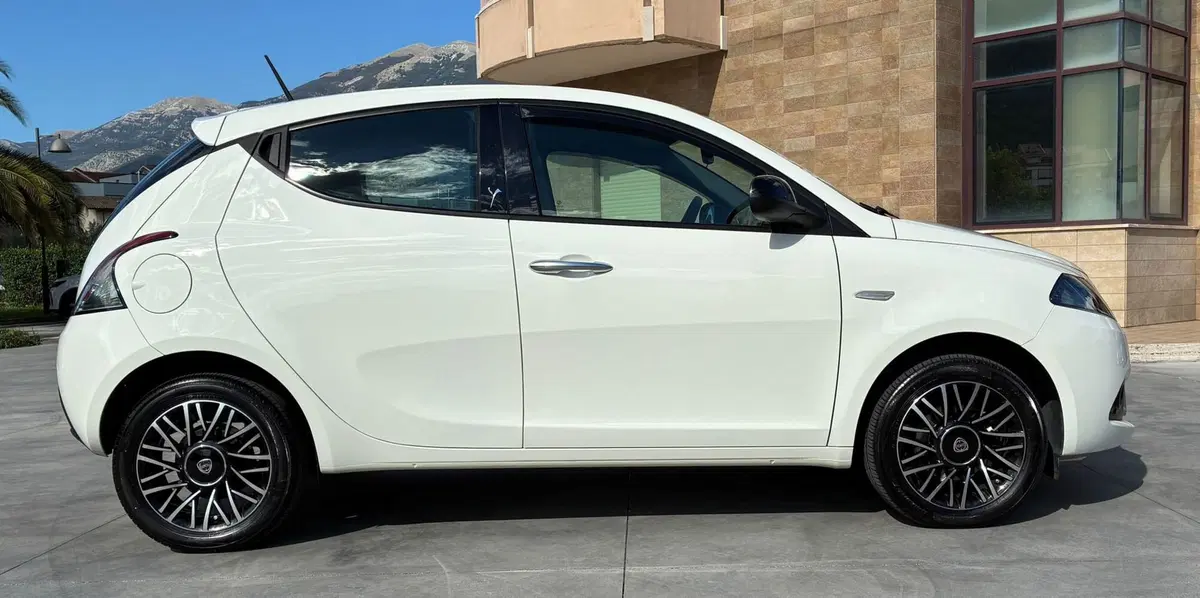 Lancia Ypsilon usata a Frosinone (7)