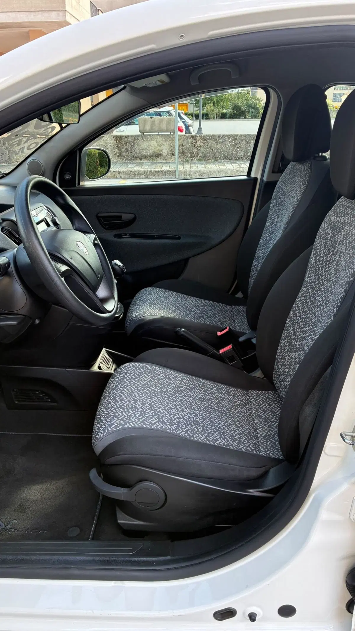 Lancia Ypsilon usata a Frosinone (9)