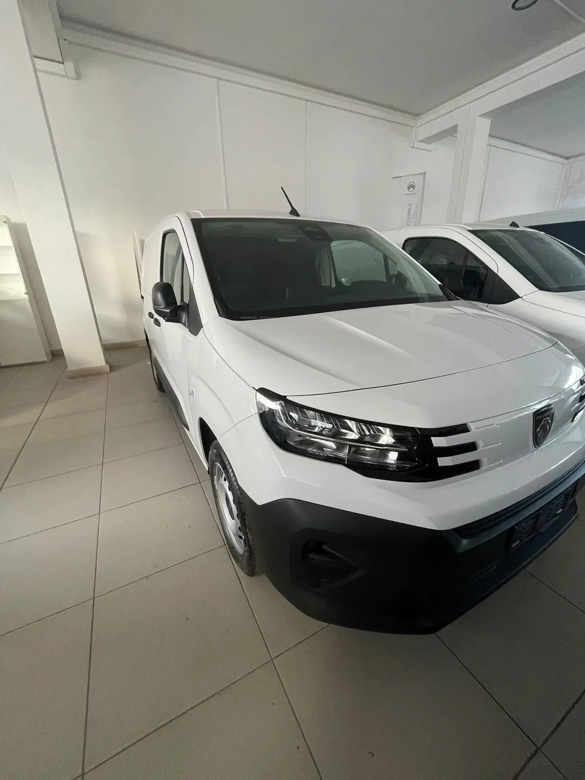 Peugeot Partner Furgone nuova a Catania (2)