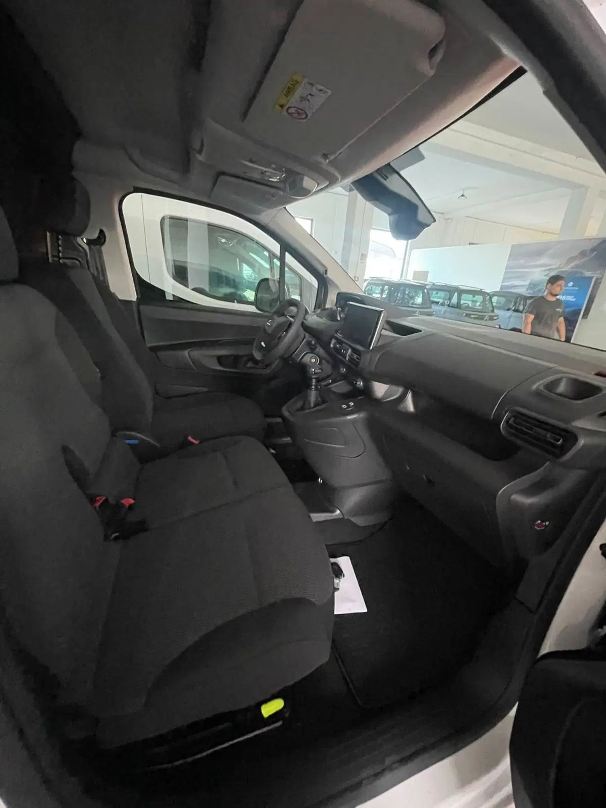 Peugeot Partner Furgone nuova a Catania (4)