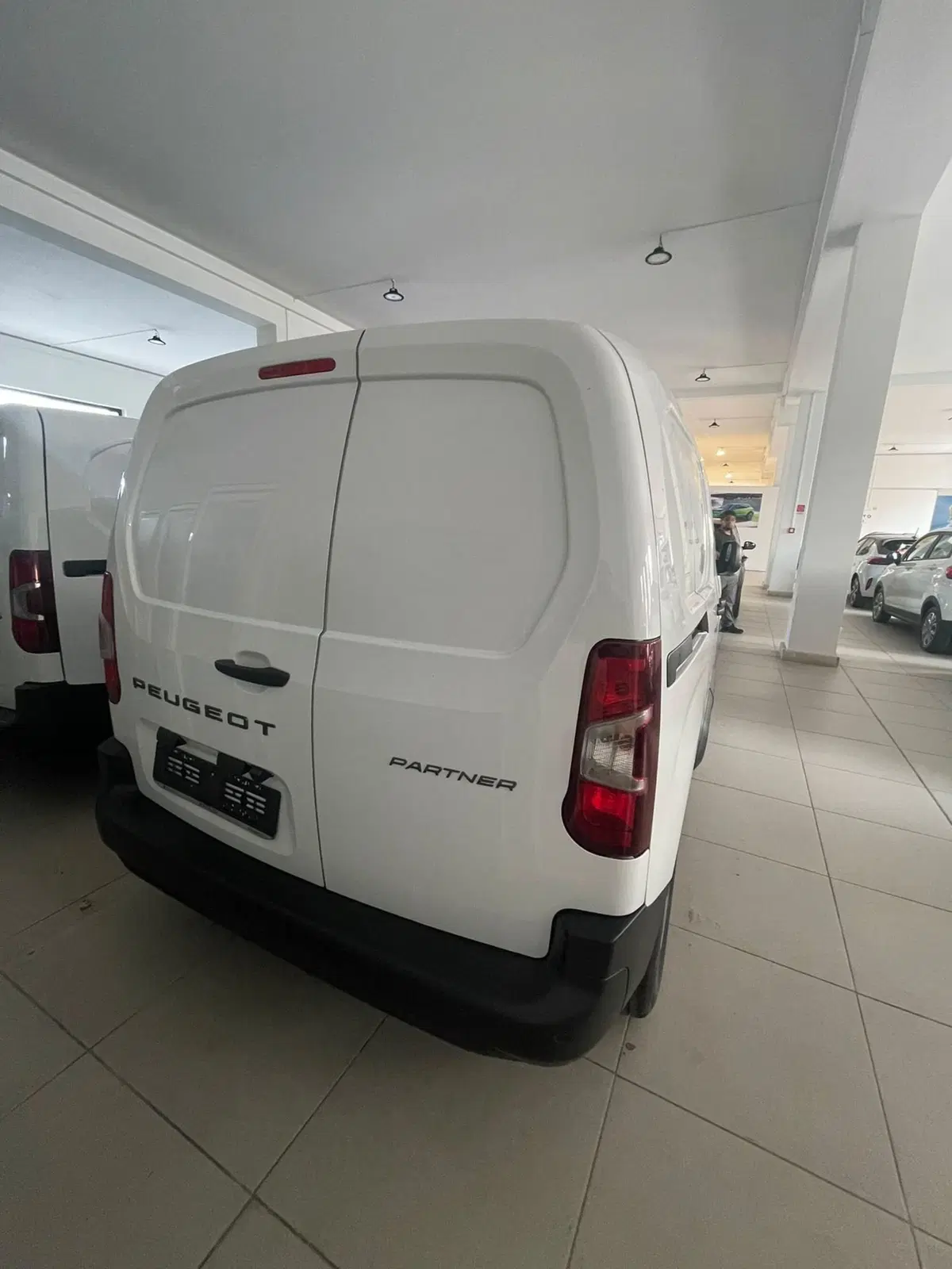 Peugeot Partner Furgone nuova a Catania (7)