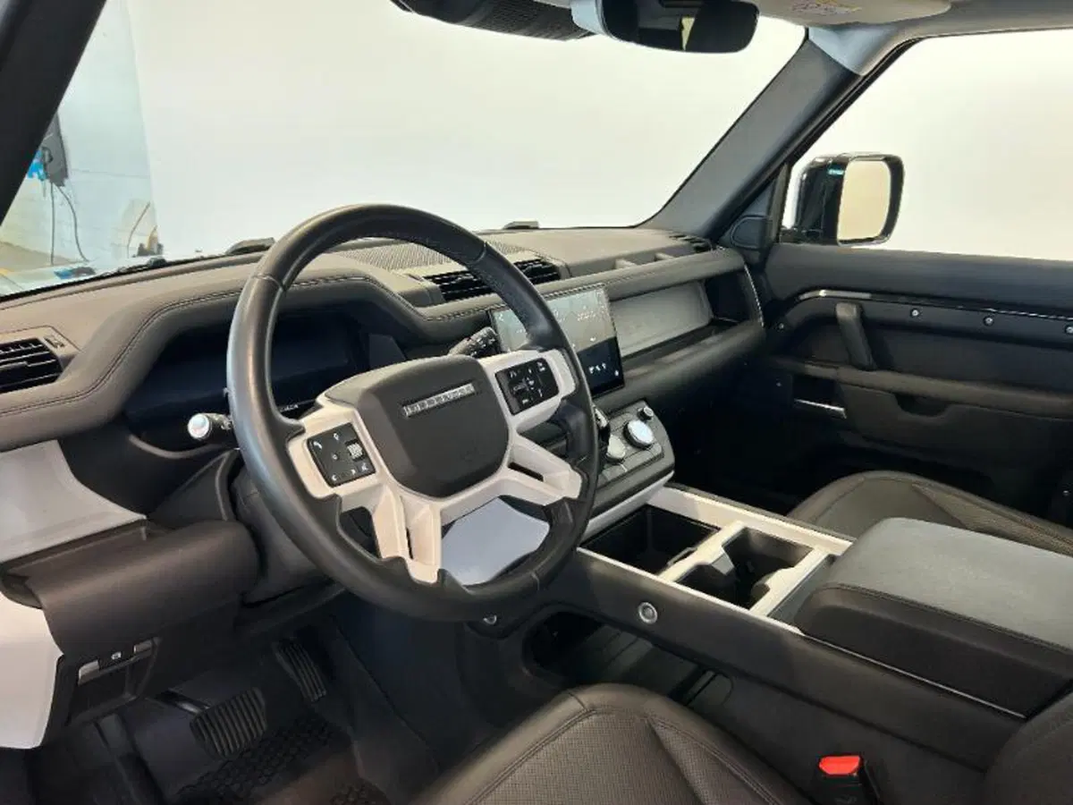 Land Rover Defender usata a Venezia (17)