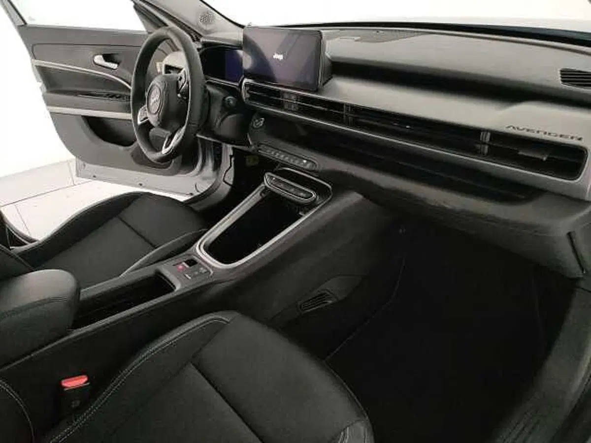 Jeep Avenger usata a Caserta (13)