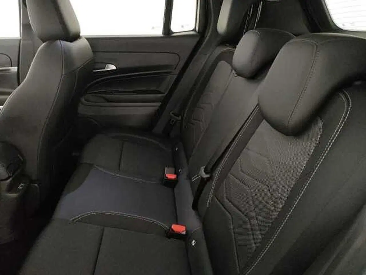 Jeep Avenger usata a Caserta (17)
