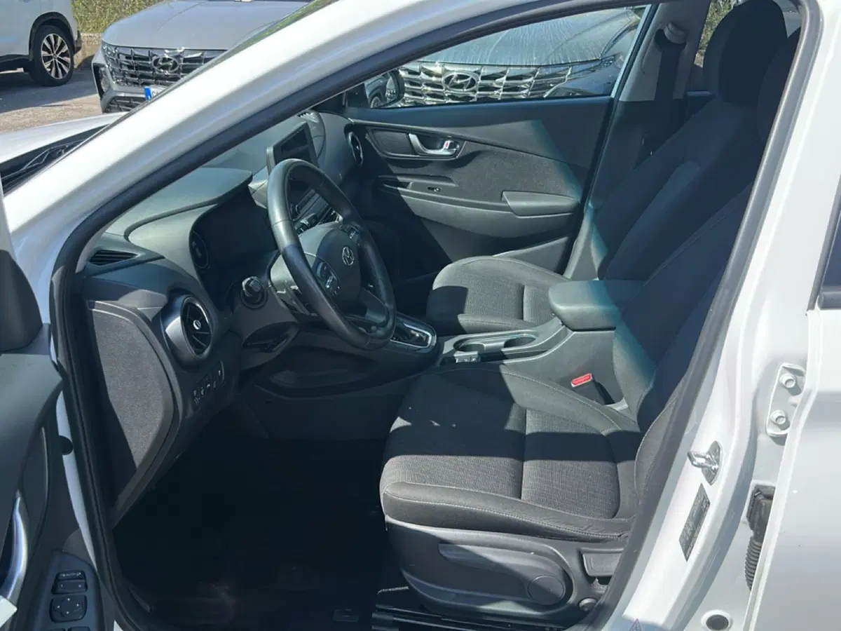 Hyundai Kona usata a Latina (12)