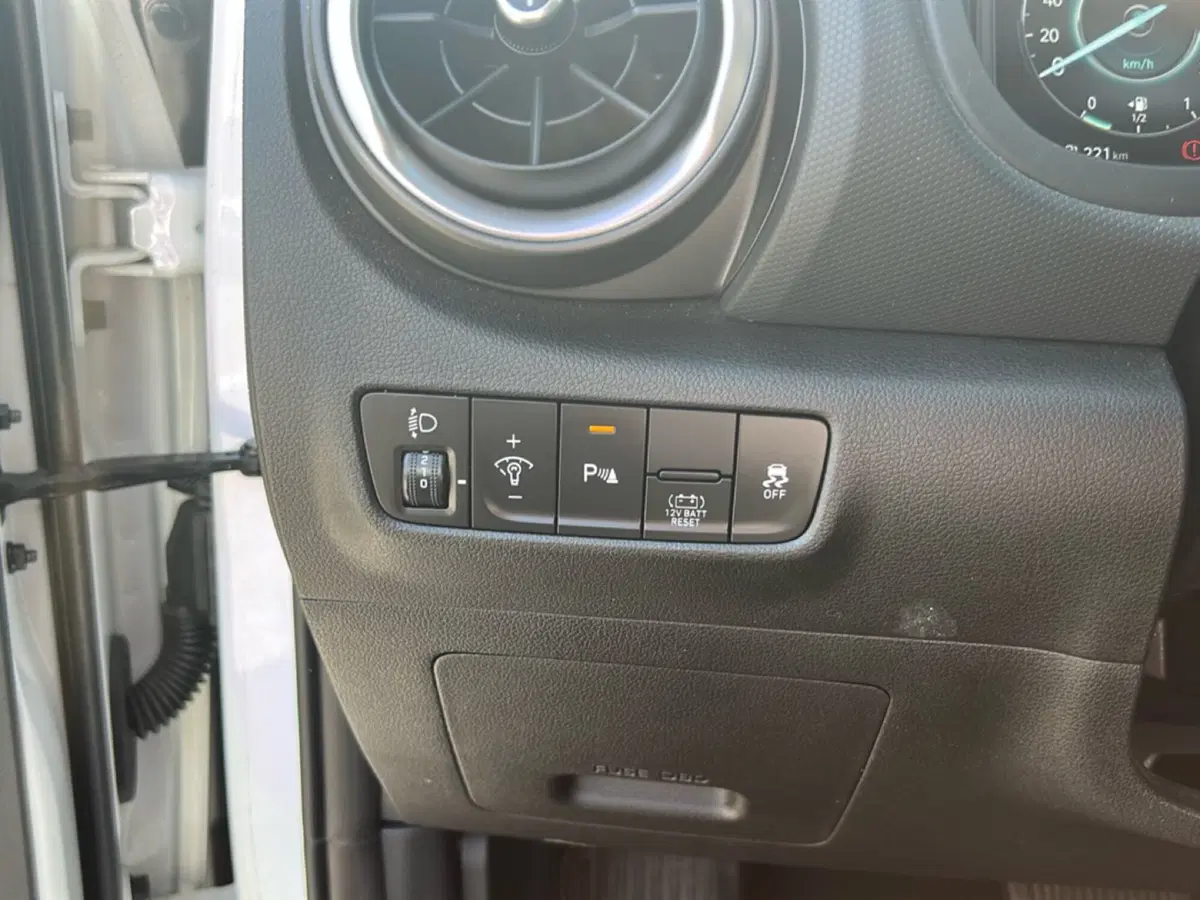 Hyundai Kona usata a Latina (13)